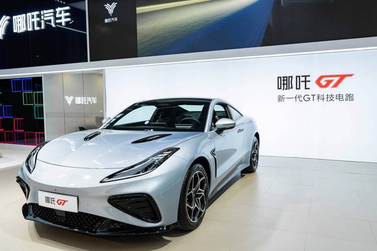 广州219哪吒汽车在智能汽车领域的表现，领途汽车在新能源汽车市场中的影响力